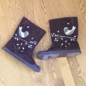 Roxy Delano soft Embroidered brown suede boot.